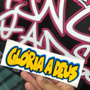 ADESIVO-GLORIA-A-DEUS-AMARELO