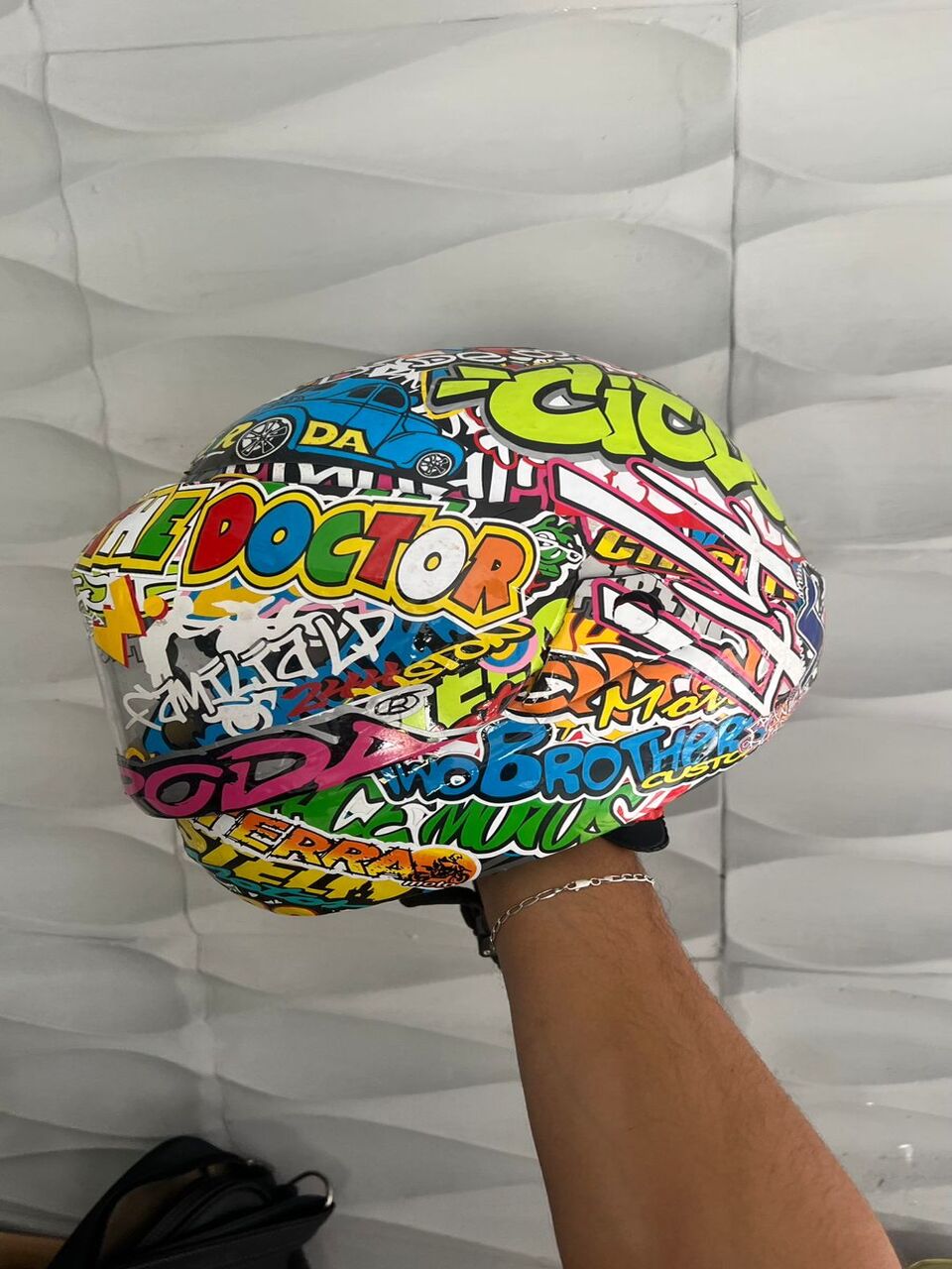 CAPACETE-ADESIVADO-COLORIDO-1